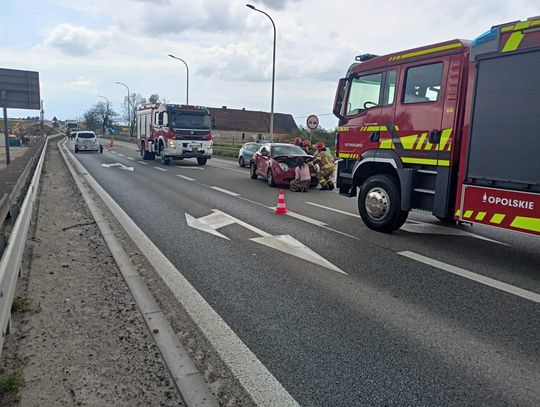 Wypadek na trasie Opole-Nysa. Matka z dwójką dzieci trafili do szpitala