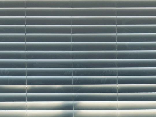 Żaluzje fasadowe – nowoczesna ochrona i elegancja w architekturze współczesnych budynków