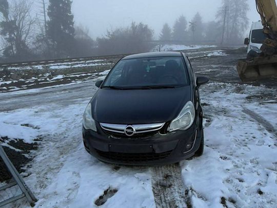 Zdarzenie na przejeździe kolejowym w Charbielinie. 19-latka zderzyła się z pociągiem