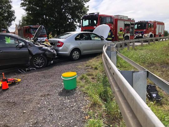 Zderzenie 4 samochodów. 11 osób poszkodowanych, w tym 2 dzieci