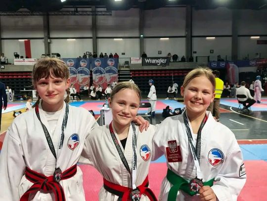 Złote medale dla uczennic z Białej Nyskiej! Sukces na Międzywojewódzkich Mistrzostwach Wielkopolski w Taekwon-do