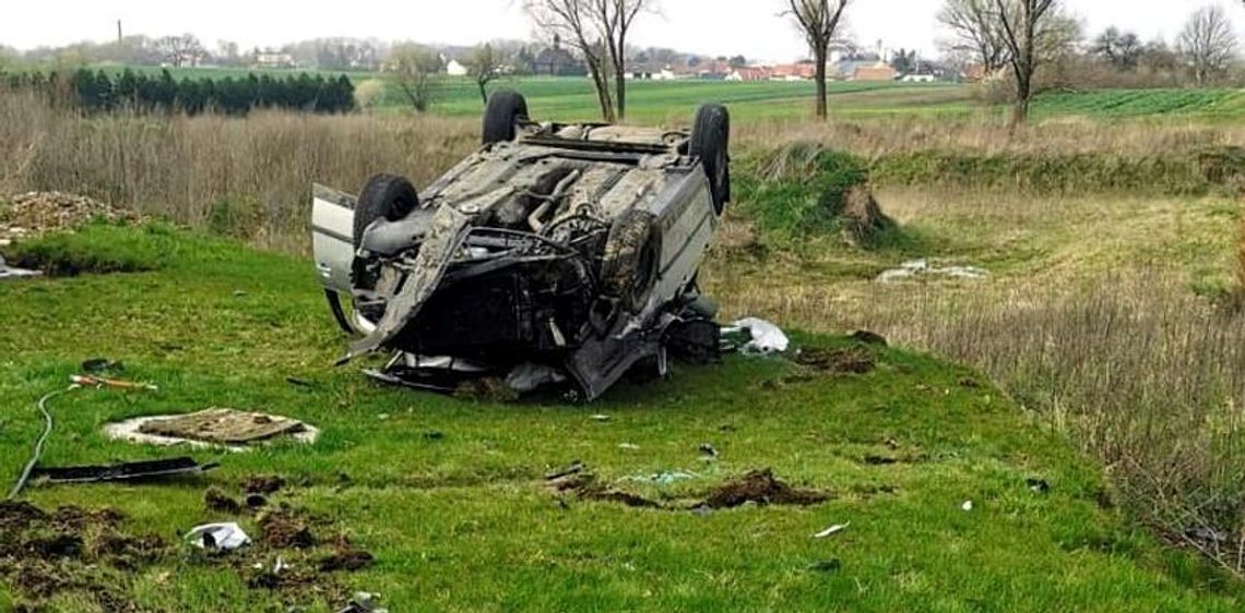 19-latek wjechał volkswagenem w audi