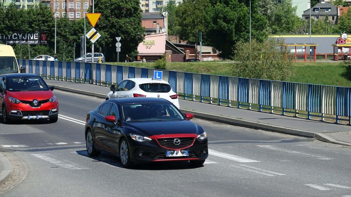 21-latek chciał skoczyć do rzeki. Na pomoc ruszyli policjanci