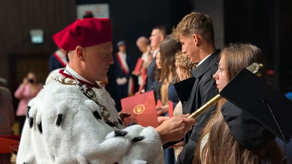 25 lat studenckiej energii. PANS w Nysie rozpoczęła kolejny rok akademicki