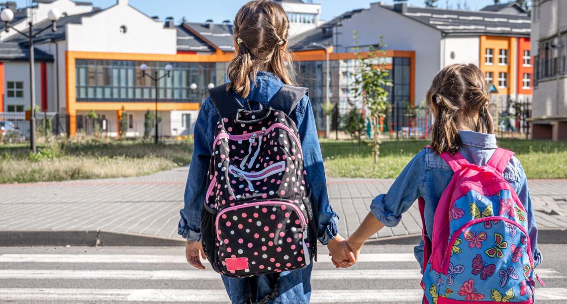 300 zł od państwa nie wystarczy na szkolne zakupy. Rodzice wydadzą znacznie więcej 300 zł od państwa nie wystarczy na szkolne zakupy. Rodzice wydadzą znacznie więcej