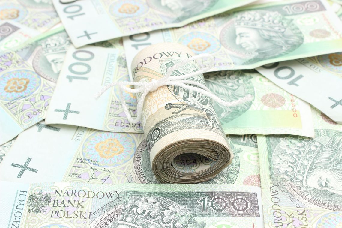 300 złotych czeka. Można składać wnioski o wyprawkę szkolną 300 złotych czeka. Można składać wnioski o wyprawkę szkolną
