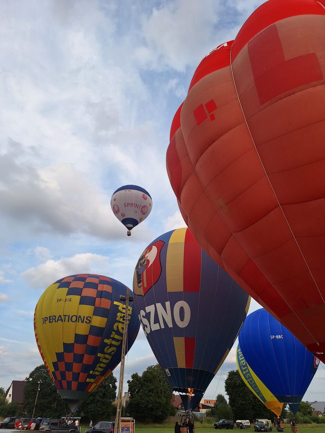 Aeropiknik w Paczkowie: Muzyka, emocje i niebo pełne atrakcji!