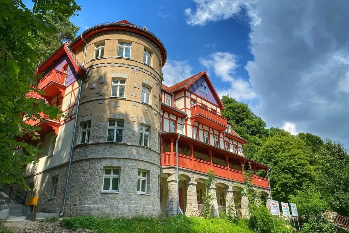Aleksandrówka w Jarnołtówku odzyska leczniczą funkcję. Trwa kompleksowy remont Aleksandrówka w Jarnołtówku odzyska leczniczą funkcję. Trwa kompleksowy remont