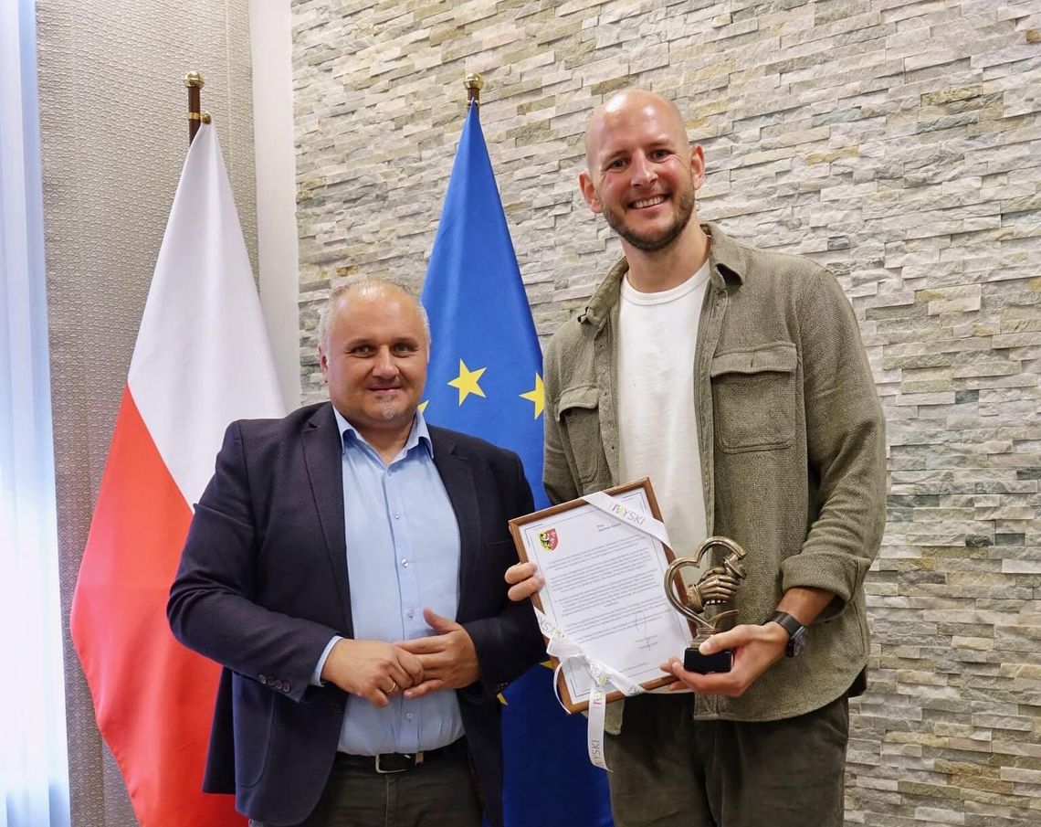 Bartosz Kurek wyróżniony statuetką „Cordialis”. Powiat Nyski dziękuje swojemu mistrzowi