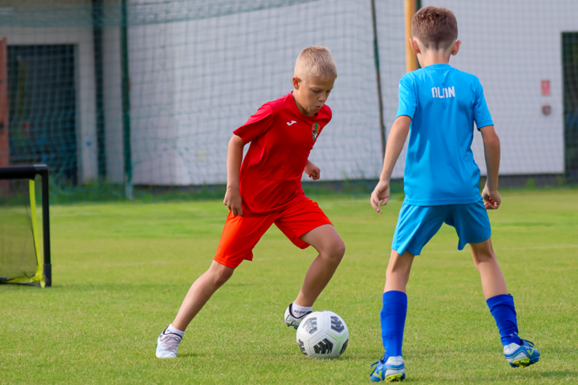 Blisko 55 tys. młodych piłkarek i piłkarzy z całej Polski w eliminacjach klubowych Turnieju Gry 1x1 – Pucharu Frugo!