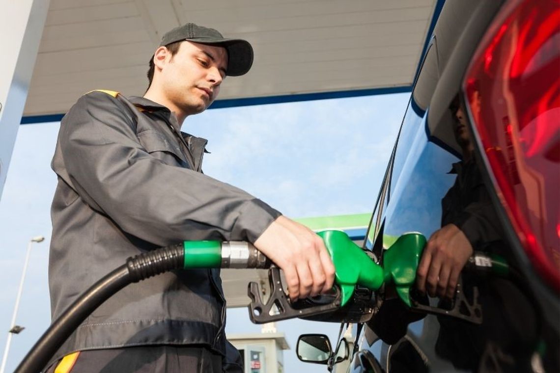 Ceny paliw w dół. Z tankowaniem wstrzymaj się do wtorku