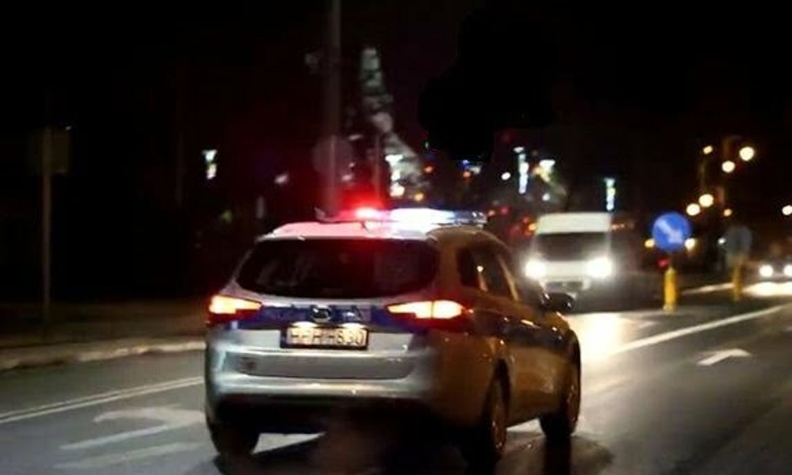 Dziecko traciło świadomość. Policja eskortowała auto z dziewczynką na SOR