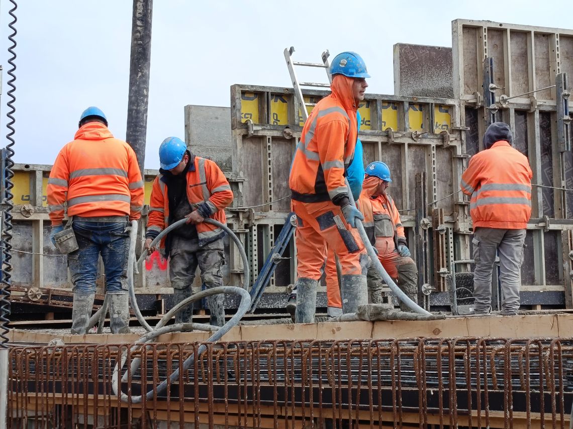 Głuchołazy: ruszyło betonowanie nowego mostu Andrzeja Głuchołazy: ruszyło betonowanie nowego mostu Andrzeja