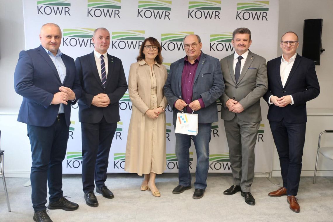 Grunty pod budowę nowego szpitala przekazane. Powiat Nyski zabezpiecza teren pod inwestycję Grunty pod budowę nowego szpitala przekazane. Powiat Nyski zabezpiecza teren pod inwestycję