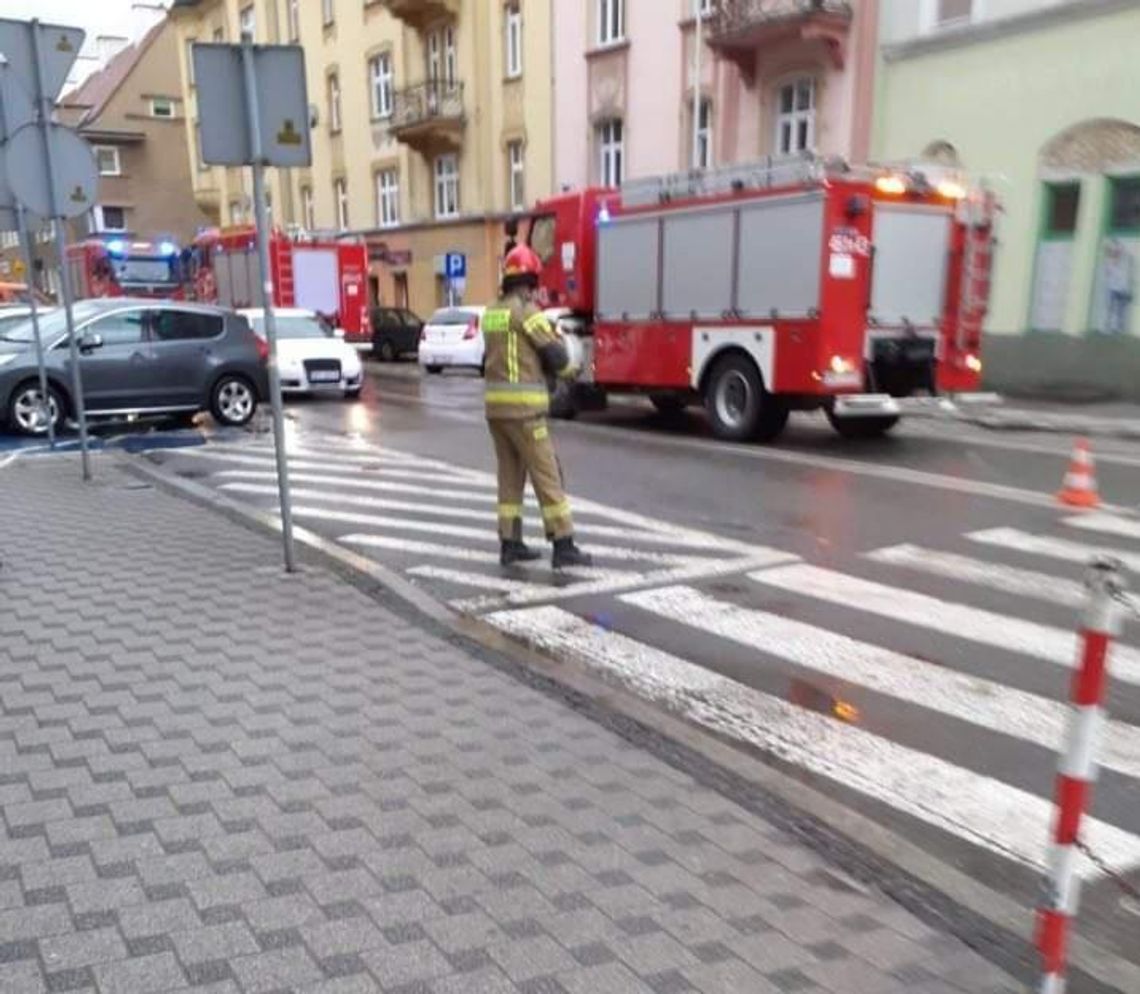 Interwencja strażaków przy ul. Bohaterów Warszawy