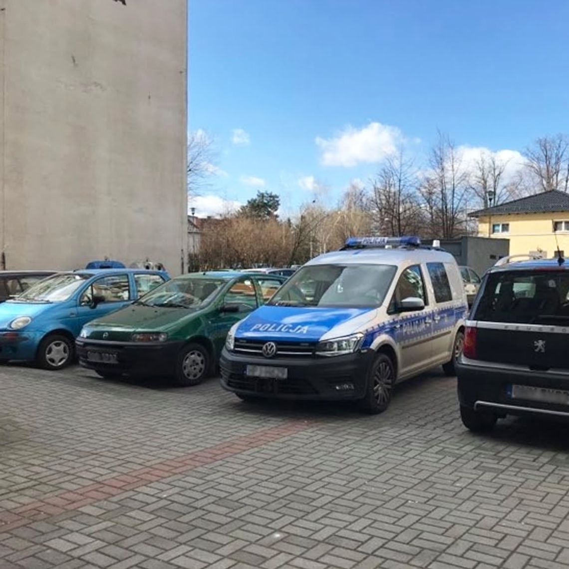 Jesteś w domu na kwarantannie? Policja to sprawdzi