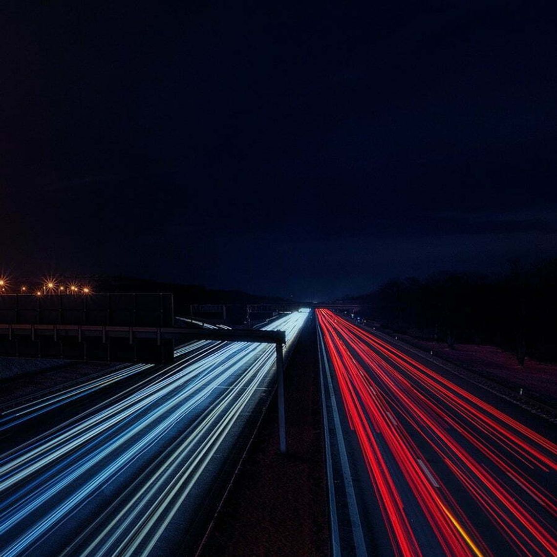 Karetka dachowała na autostradzie A4