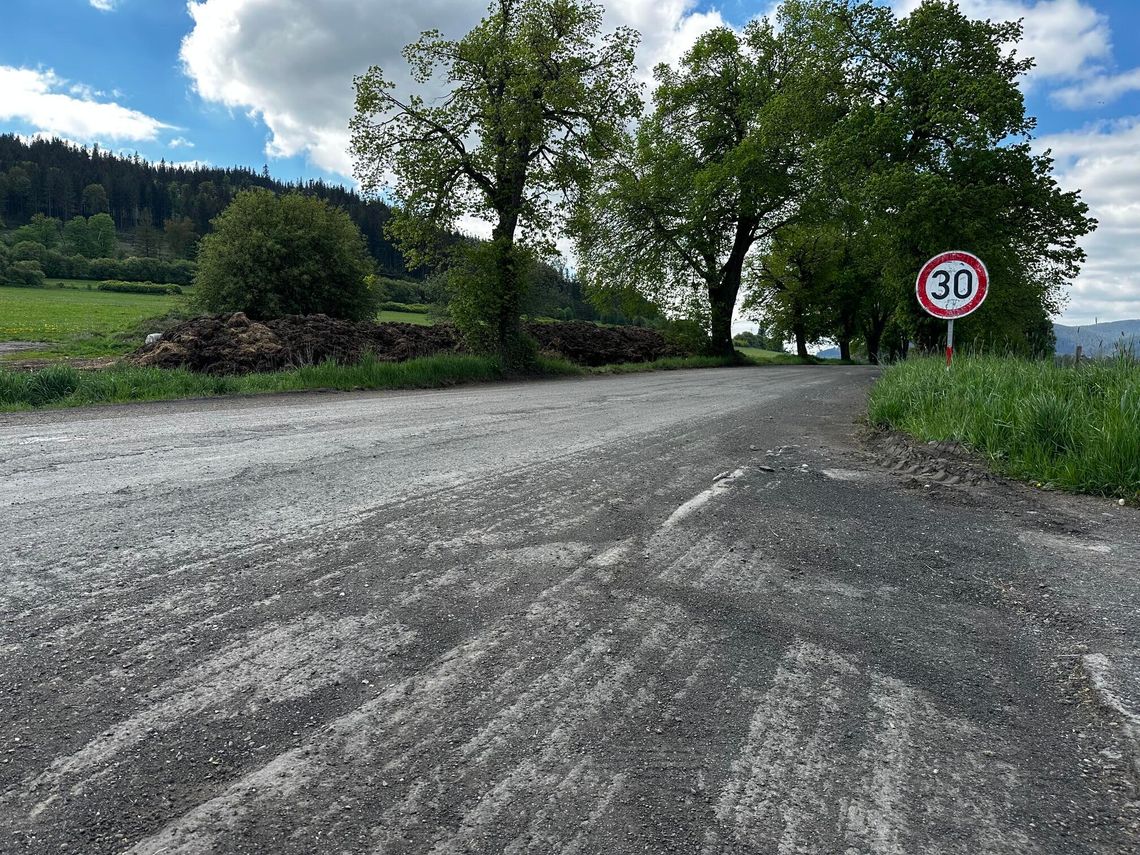 Kiedy koniec remontu popularnej drogi w kierunku Pradziada? Kierowcy muszą uzbroić się w cierpliwość