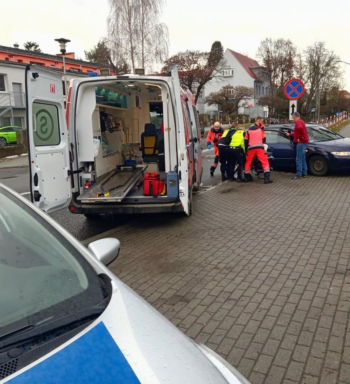 Kobieta miała objawy zawału. Policjanci ruszyli na pomoc