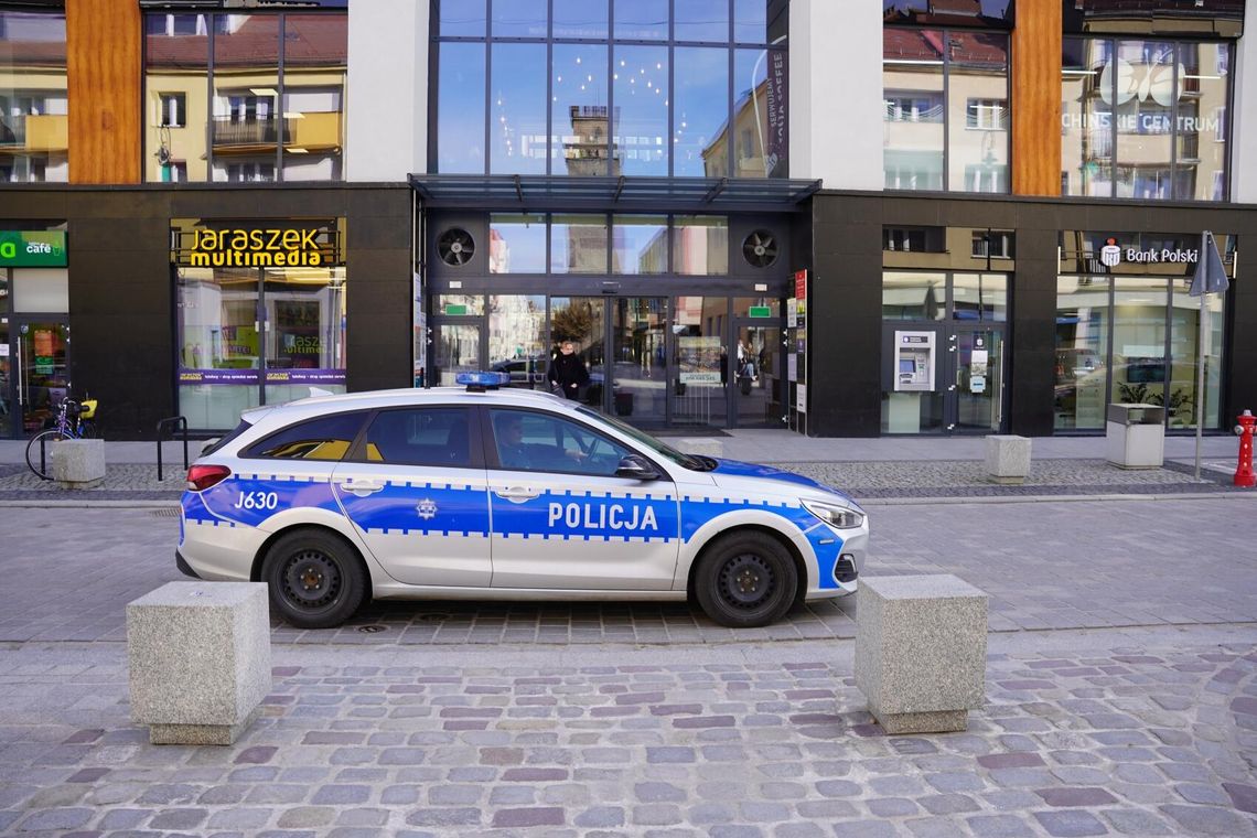 Kolega i policjanci ruszyli na pomoc 23-latkowi