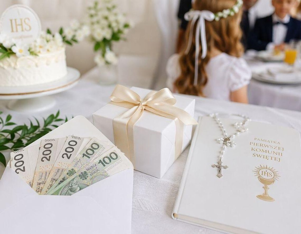 Komunia 2026: między iPhonem a kopertą
