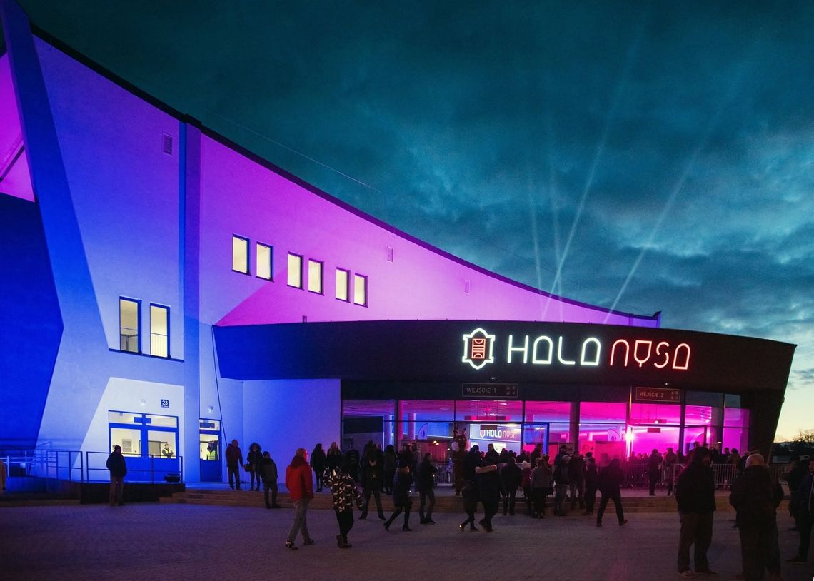 Koniec nocnych driftów? Przy Hali Nysa mają zostać zamontowane szlabany