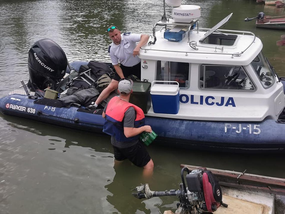 Łódź przewróciła się przy żwirowni w Wójcicach