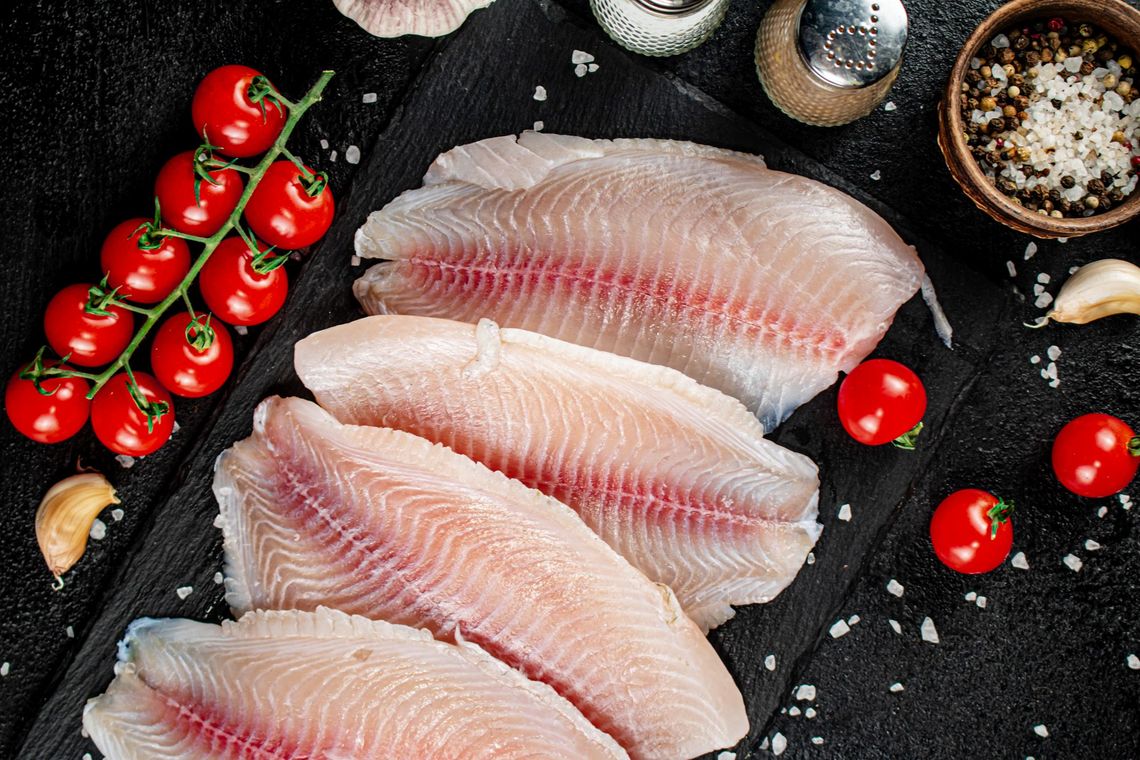 Nie kupuj tych ryb. Eksperci podpowiadają, które w sklepie omijać