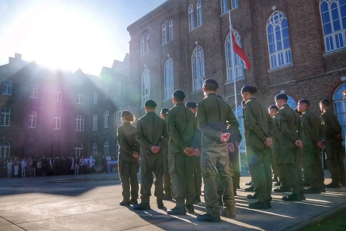 Nowa jakość w edukacji mundurowej. Powiat szykuje kadry dla Straży, Wojska i Policji Nowa jakość w edukacji mundurowej. Powiat szykuje kadry dla Straży, Wojska i Policji