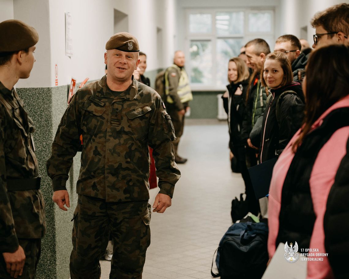 Ponad 100 nowych kandydatów rozpoczęło szkolenie w 17 OBOT Ponad 100 nowych kandydatów rozpoczęło szkolenie w 17 OBOT