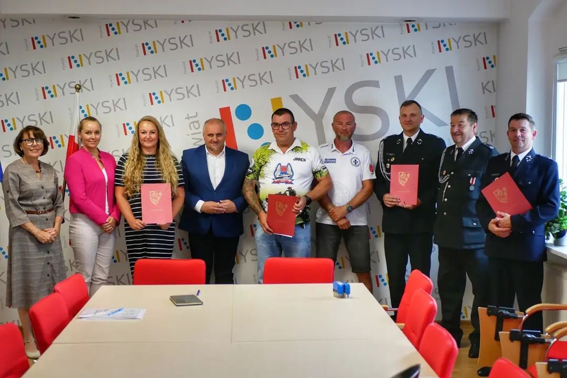 Ponad 55 tys. zł na bezpieczeństwo mieszkańców. Powiat Nyski wsparł ważne inicjatywy, m.in. WOPR Ponad 55 tys. zł na bezpieczeństwo mieszkańców. Powiat Nyski wsparł ważne inicjatywy, m.in. WOPR