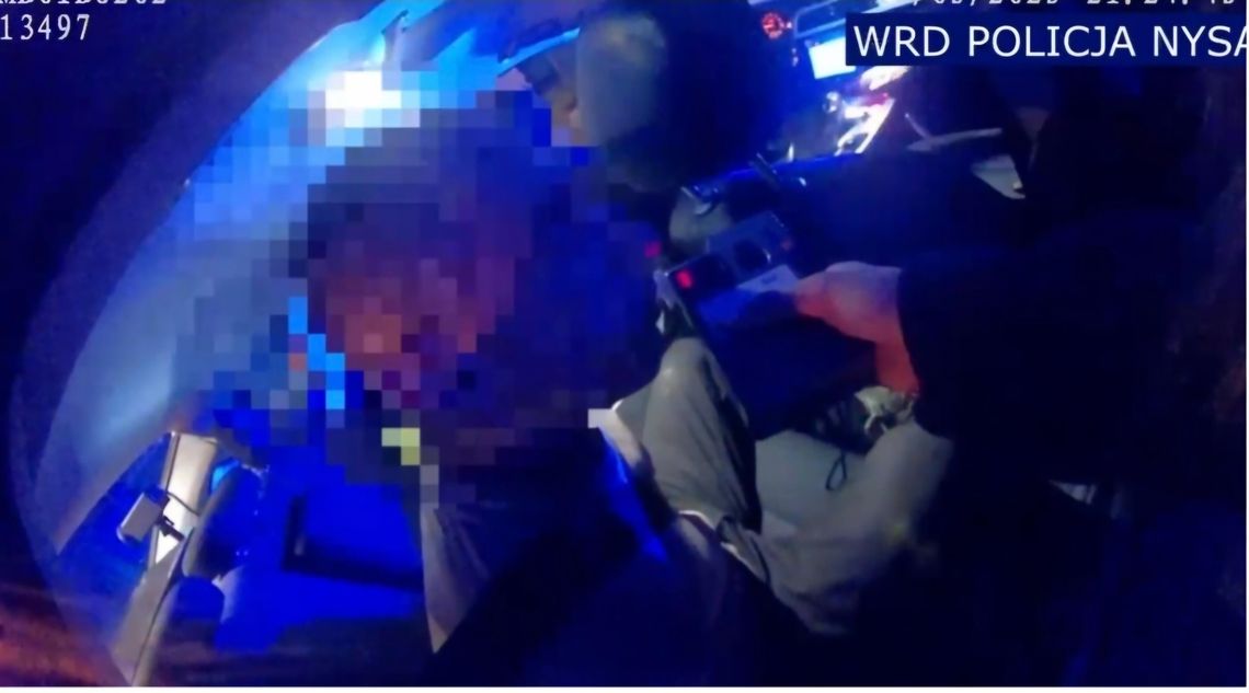Pościg ulicami Nysy. Pijany kierowca bez prawa jazdy zatrzymany przez policjantki drogówki