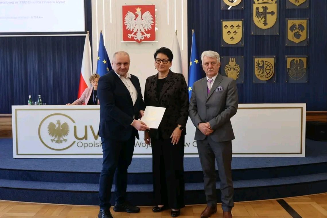 Powiat Nyski podpisał umowę na ważną inwestycję drogową