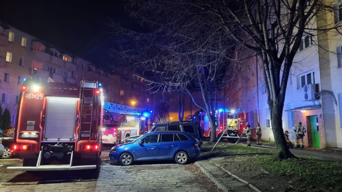 Pożar mieszkania w centrum Nysy. 8 osób ewakuowanych