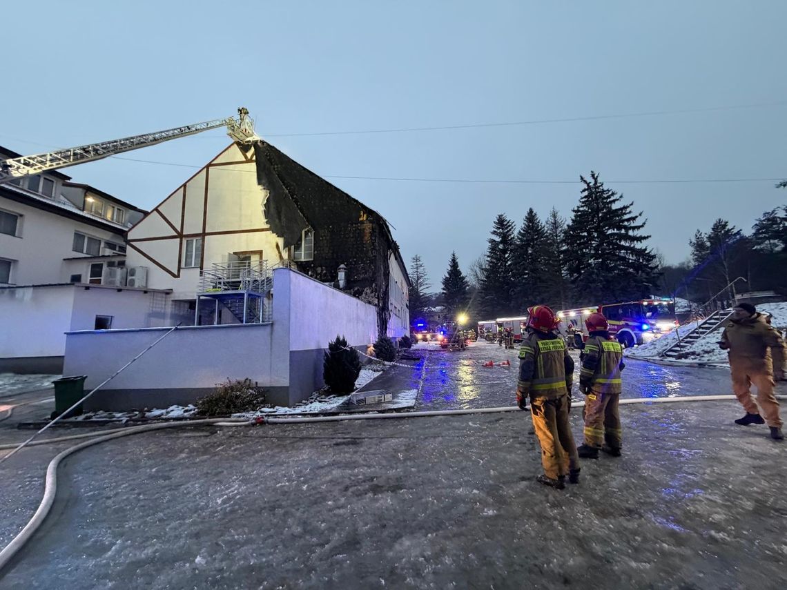 Pożar w Pokrzywnej, ewakuowana blisko 100 osób Pożar w Pokrzywnej, ewakuowana blisko 100 osób