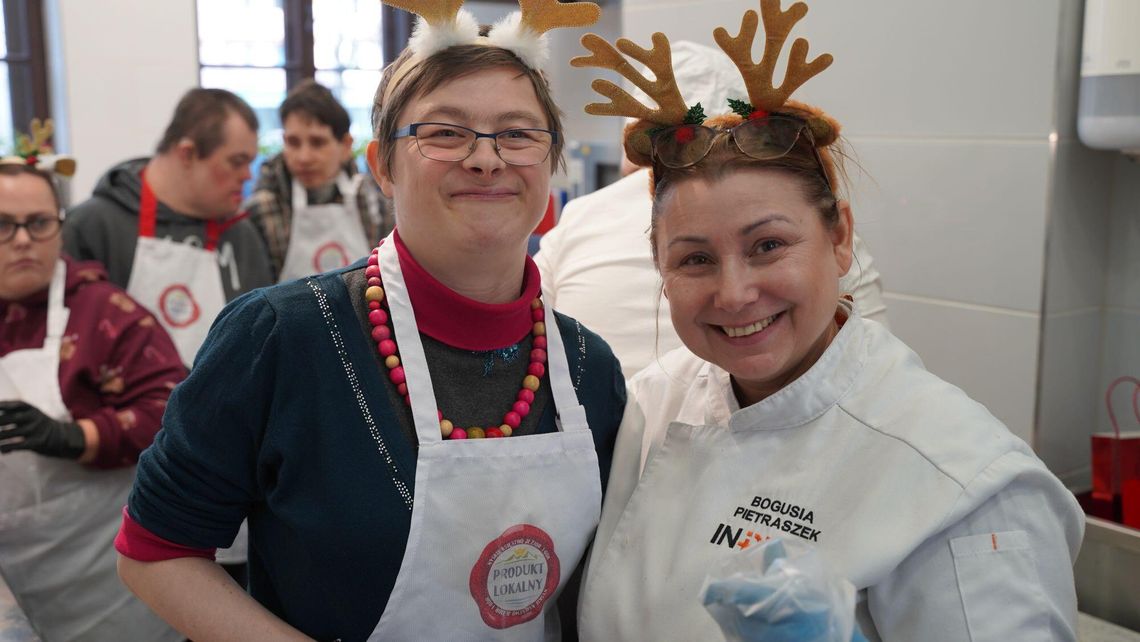 Robili trójwymiarowe dekoracje świąteczne Robili trójwymiarowe dekoracje świąteczne