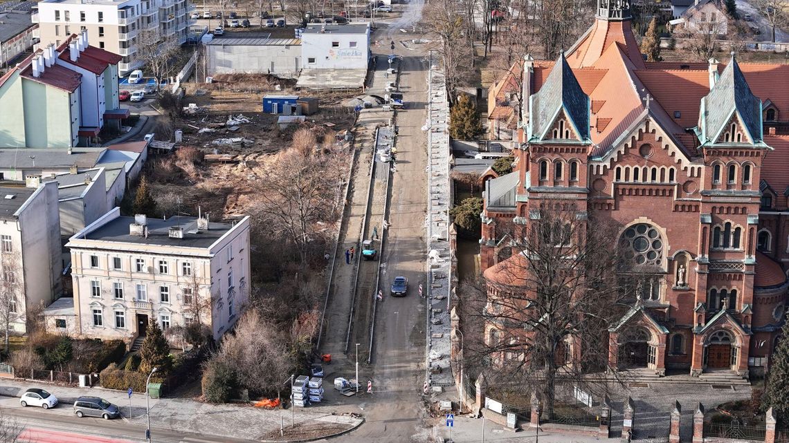 Roboty remontowe przy ulicy Franciszkańskiej przyspieszyły. Sprawdzamy, kiedy ruszy budowa ronda.