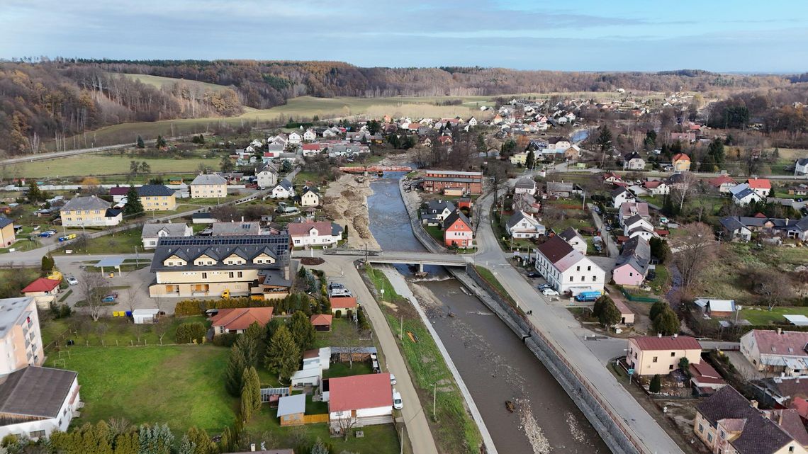 Rok po powodzi ścieki nadal płyną do rzeki