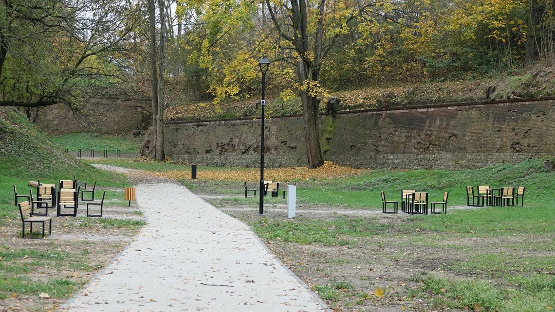 Ścieżka przez Suchą Fosę idealna na spacery