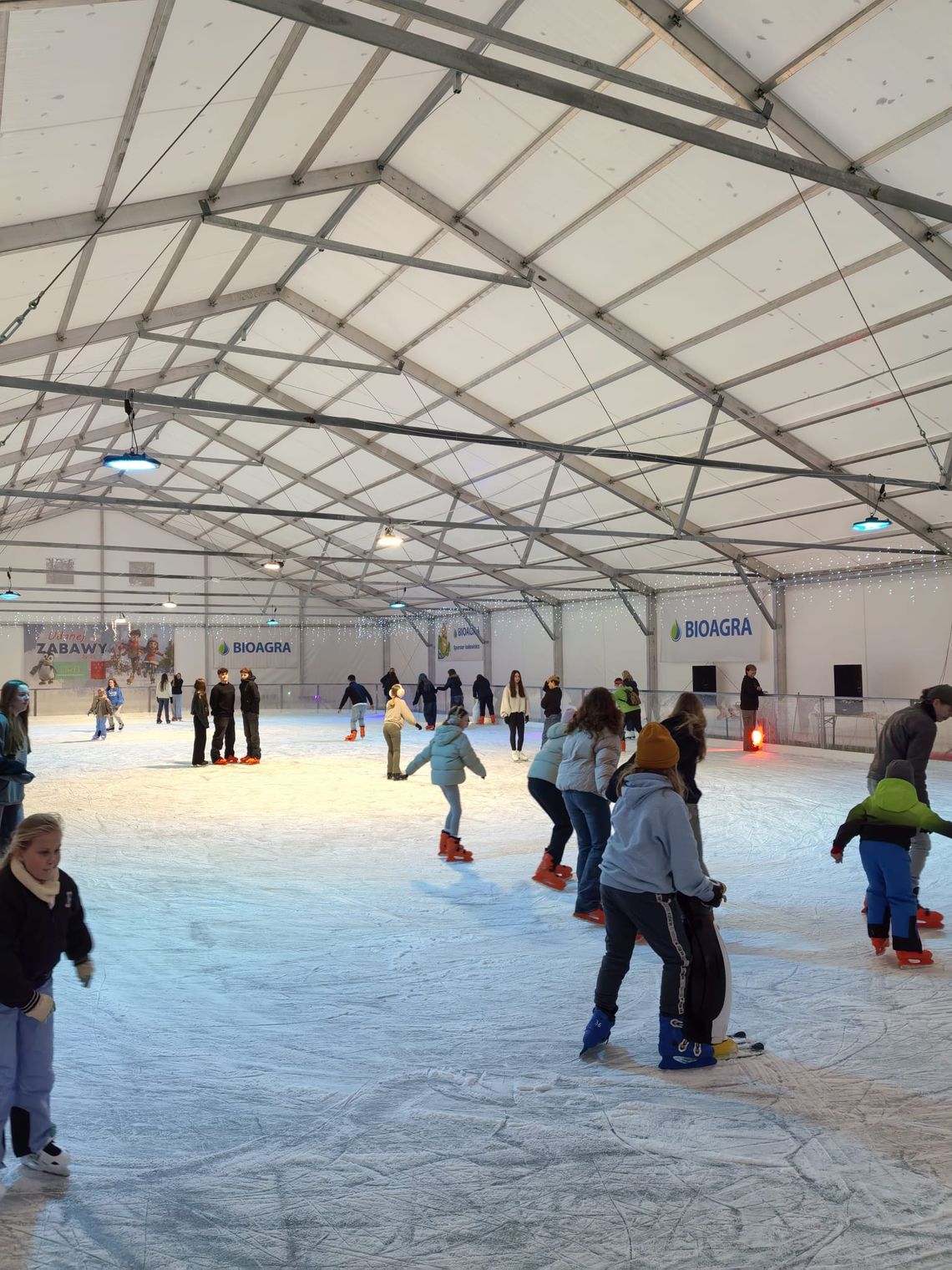 Sezon na lodowisku ruszył pełną parą! Sezon na lodowisku ruszył pełną parą!