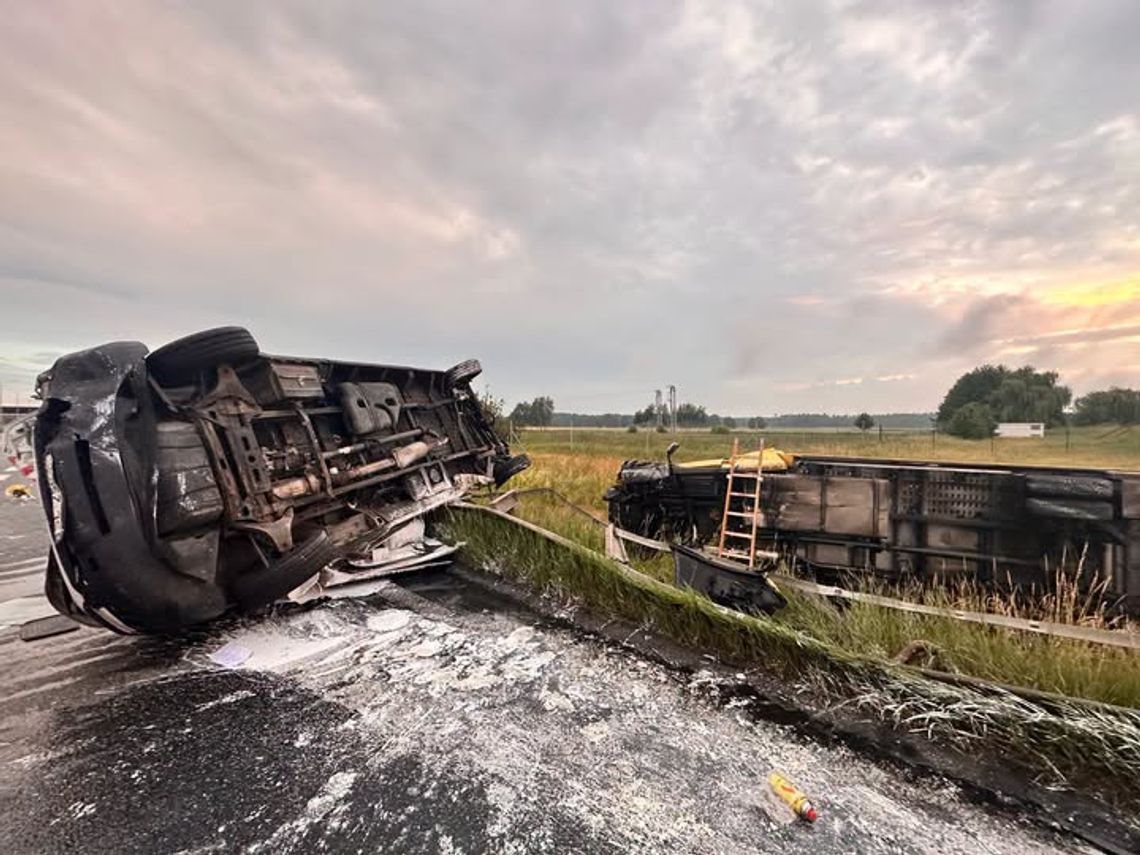 Śmiertelny wypadek na A4 pod Opolem. 60-latek wjechał w lawetę Śmiertelny wypadek na A4 pod Opolem. 60-latek wjechał w lawetę