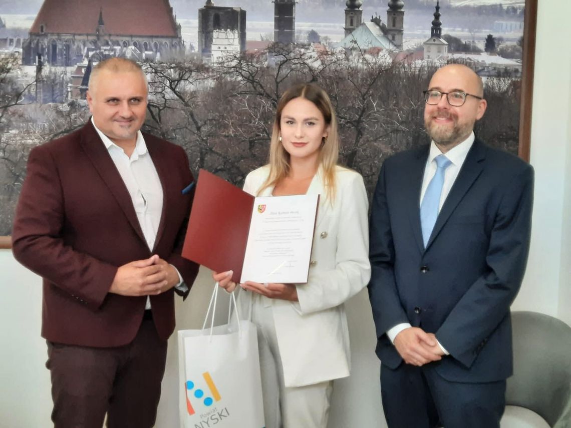 Starosta pogratulował najlepszej absolwentce Administracji PANS w Nysie