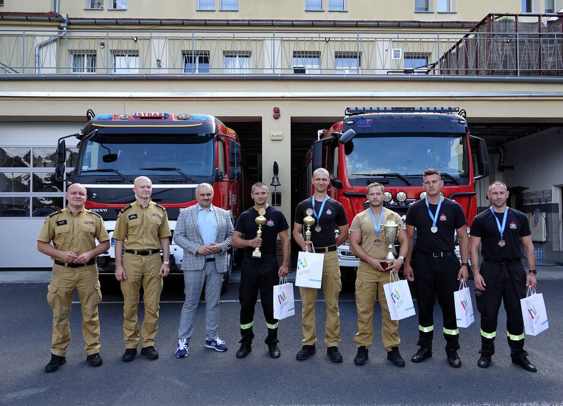 Starosta pogratulował nyskim strażakom