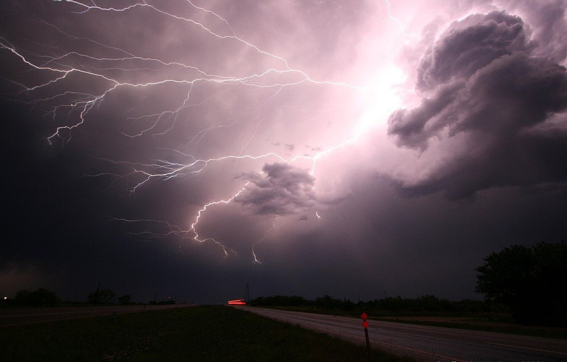 Synoptycy znów ostrzegają przed silnym wiatrem i burzami