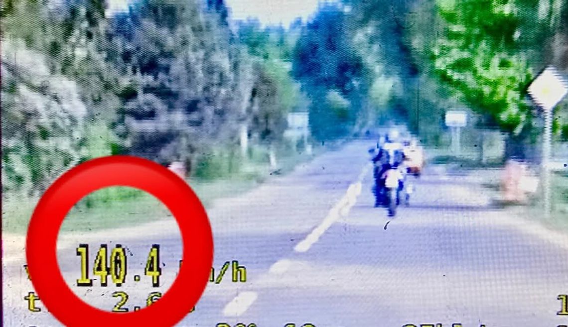 Szalony rajd BMW przez wieś! Pędził motocyklem 140 km/h przy ograniczeniu do 50!
