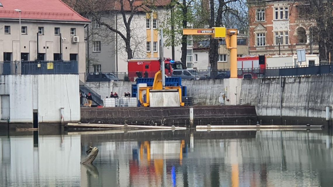 Tragedia przy elektrowni. Z rzeki wyłowiono zwłoki mężczyzny Tragedia przy elektrowni. Z rzeki wyłowiono zwłoki mężczyzny