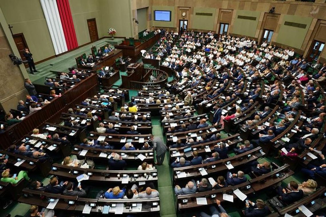 WOŚP gra po raz 34. Wylicytuj wyjątkowe zwiedzanie Parlamentu RP i nocleg w Warszawie