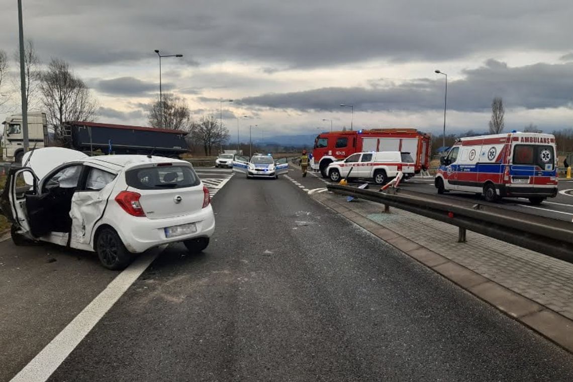 Wypadek na obwodnicy Otmuchowa. Dwie osoby poszkodowane