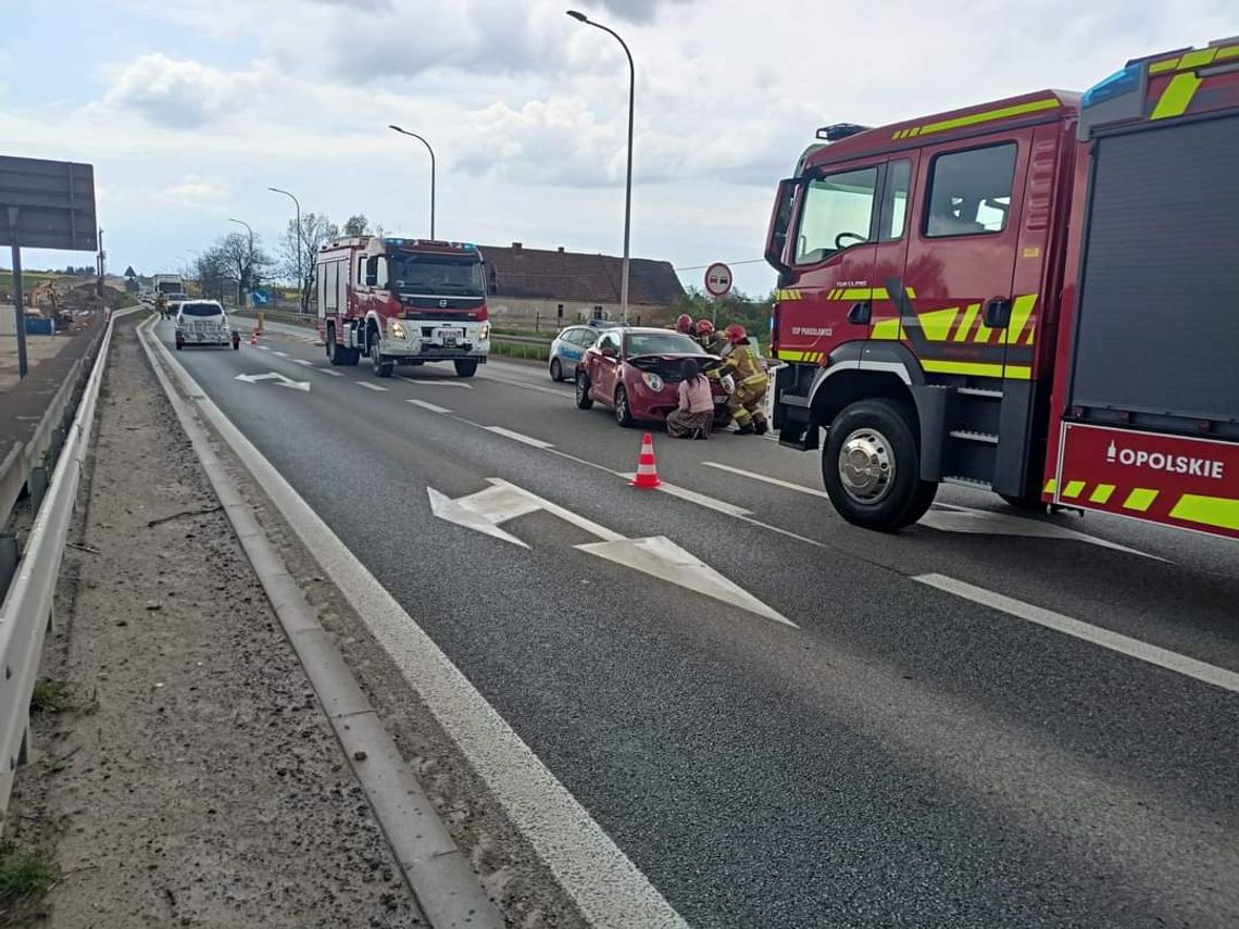 Wypadek na trasie Opole-Nysa. Matka z dwójką dzieci trafili do szpitala