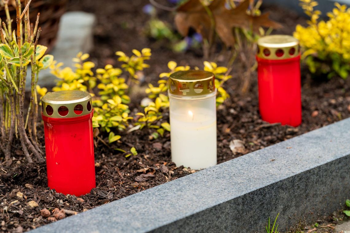 Zbliża się święto Wszystkich Świętych: korki, kolejki i pełne parkingi Zbliża się święto Wszystkich Świętych: korki, kolejki i pełne parkingi